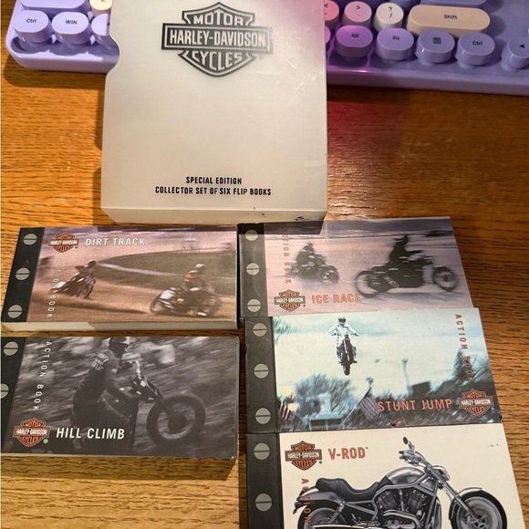 Harley-Davidson Other - Harley-Davidson Action Book Set - Black and White